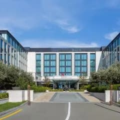 מריוט בולוואר באקו (Baku Marriott Hotel Boulevard), באקו הלבנה